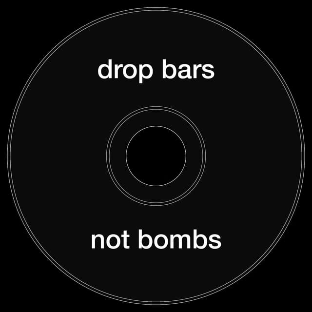 Топкэп "drop bars not bombs"